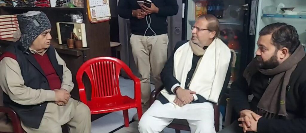 सांसद डॉ. अरविंद शर्मा ने भी सीताराम हलवाई से मुलाकात कर उन्हें सुरक्षा का आश्वासन दिया।
